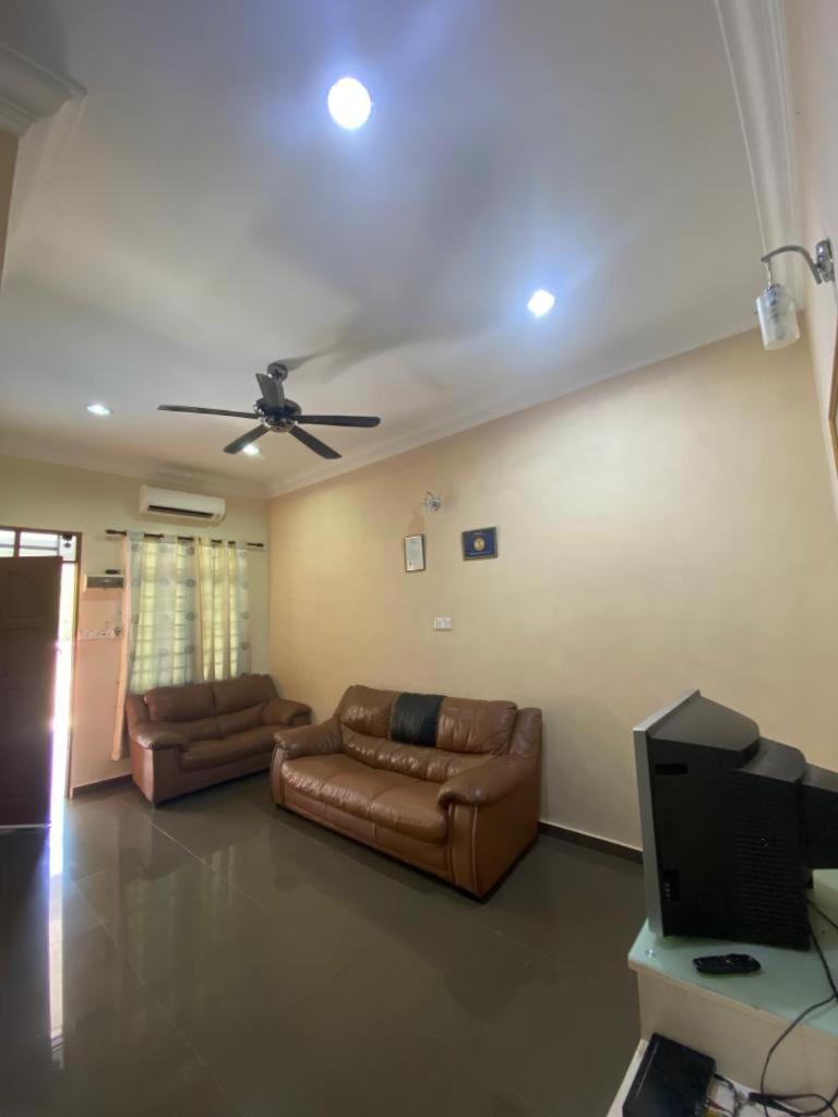 Rumah Penginapan Tok Ma Marang Bagian luar foto