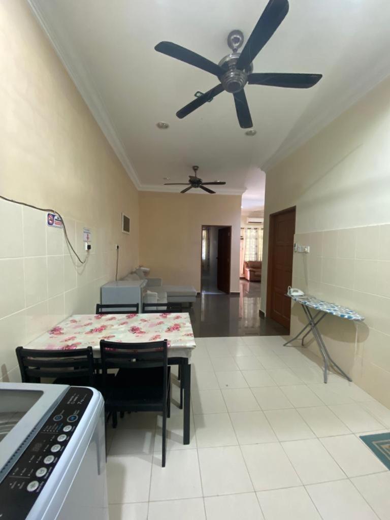 Rumah Penginapan Tok Ma Marang Bagian luar foto