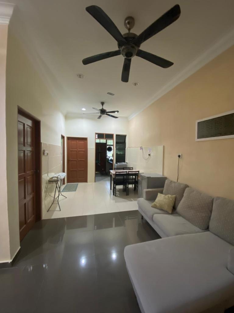Rumah Penginapan Tok Ma Marang Bagian luar foto