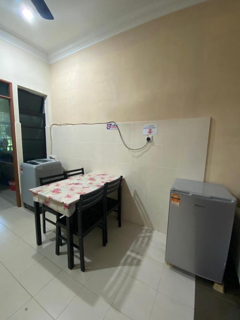 Rumah Penginapan Tok Ma Marang Bagian luar foto
